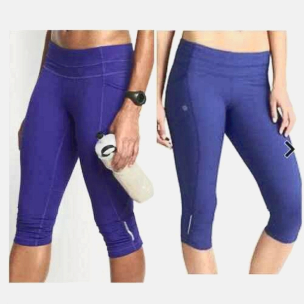 Athleta Be Free Dobby Crop Knicker Cropped Capri Legging in Blue Size M